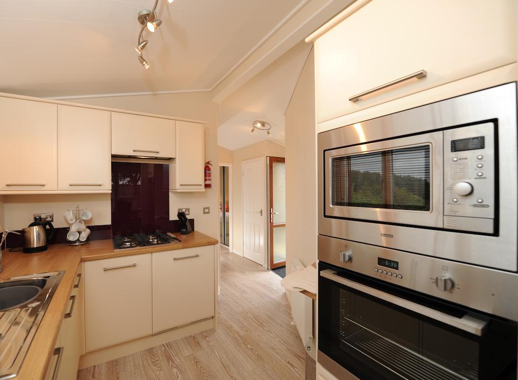 Mullacott Park Villa อิลฟราคูมบ์ ภายนอก รูปภาพ
