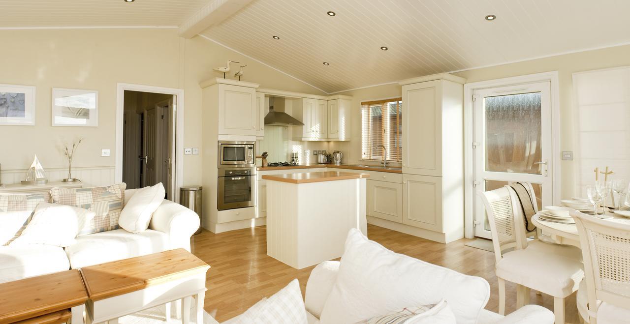 Mullacott Park Villa อิลฟราคูมบ์ ภายนอก รูปภาพ