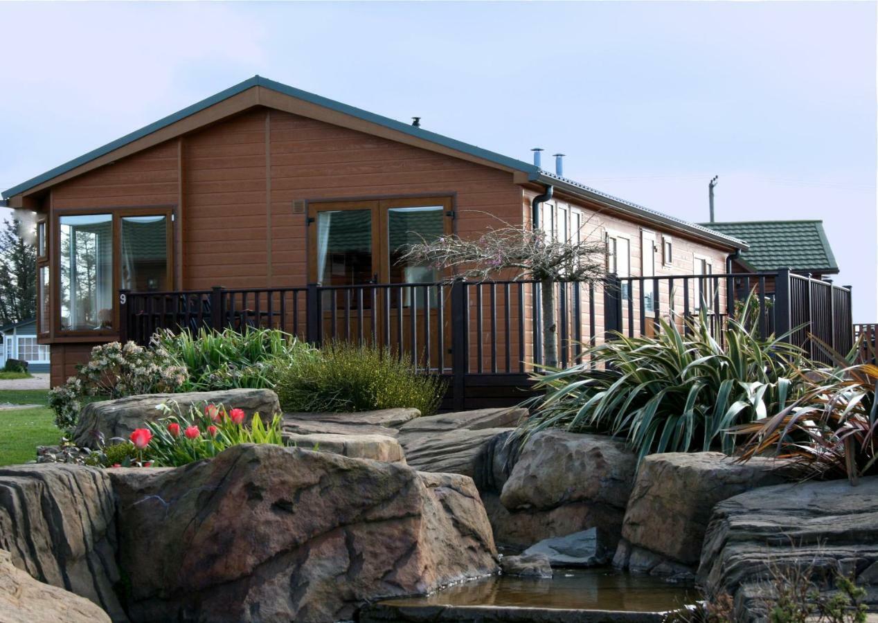 Mullacott Park Villa อิลฟราคูมบ์ ภายนอก รูปภาพ